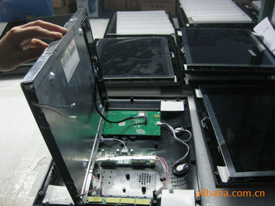 工廠直供15寸數(shù)碼相框與廣告機(jī) 專業(yè)生產(chǎn)、價(jià)格優(yōu)勢(shì)、配套掛架